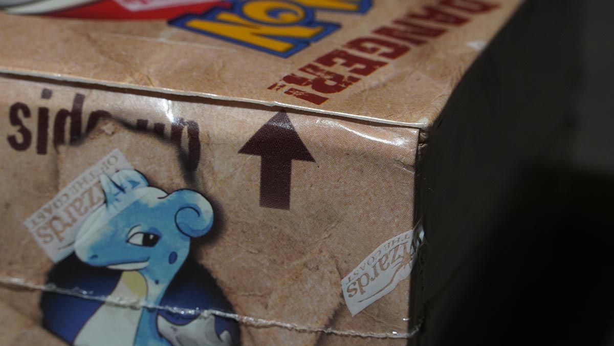 How to Spot a Fake! 1st Edition Pokmon Booster Box Scam | DA Card World