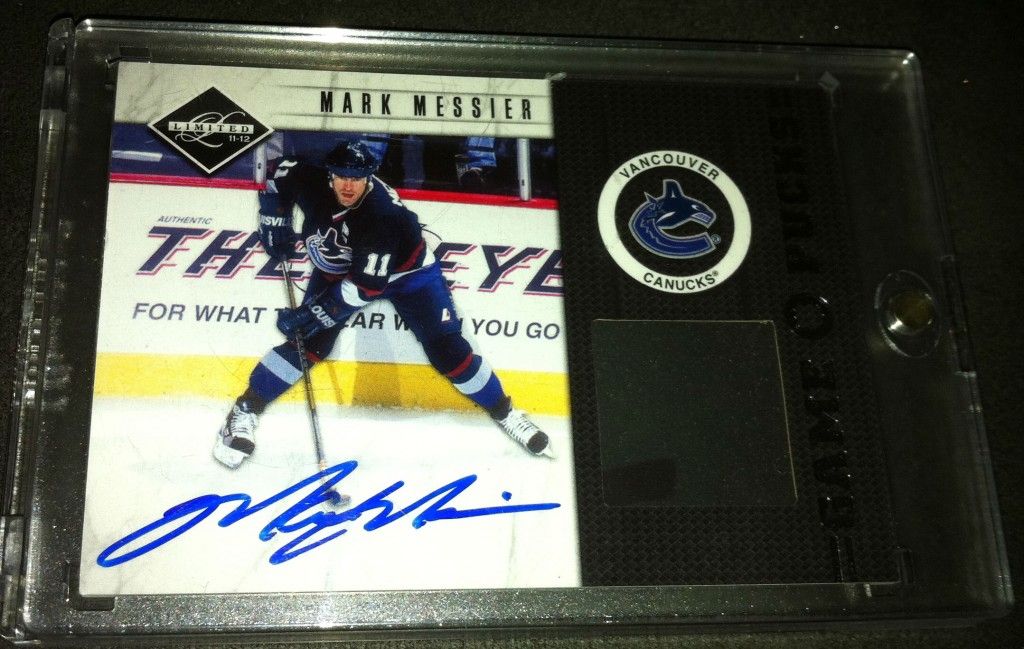 Messier Auto Game Puck
